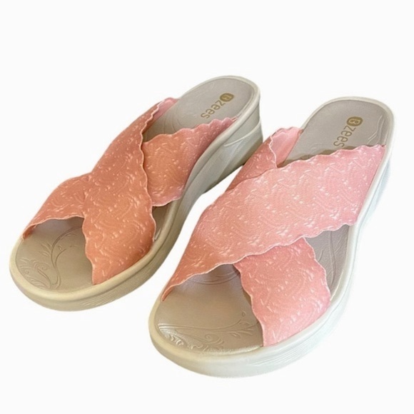 Bzees Padded Comfort Wedge Slide Sandals Scalloped Strap Women’s Size 8.… - Picture 2 of 11